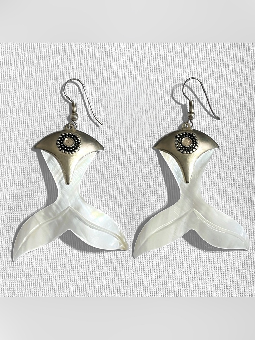 VTG Mother of Pearl Earrings Whale Tail Shaped Dangle Silver Tone Hooks Handmade - Picture 3 of 6